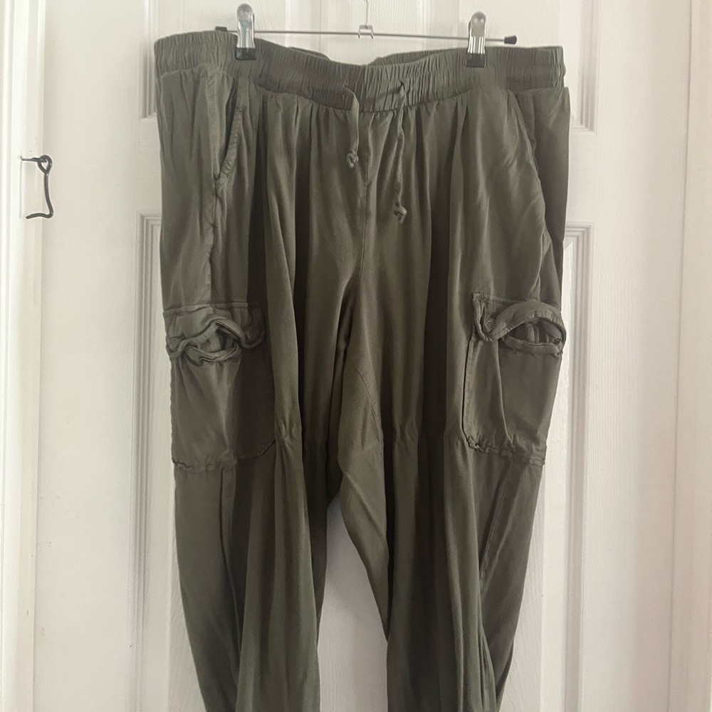 Torrid Women's Olive Cargo Capris